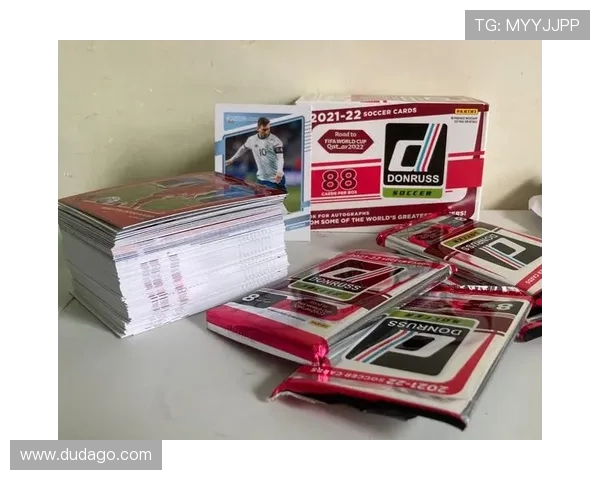 帕尼尼足球星卡是否包含球员签名及其收藏价值分析