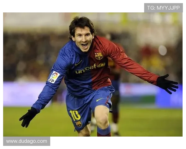 足球巨星4K超清原图震撼展示瞬间精彩捕捉细节与风采