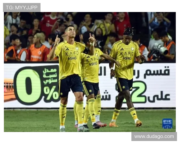 足球球队球星的崛起与影响力分析 探讨当今足坛最具号召力的球员群体